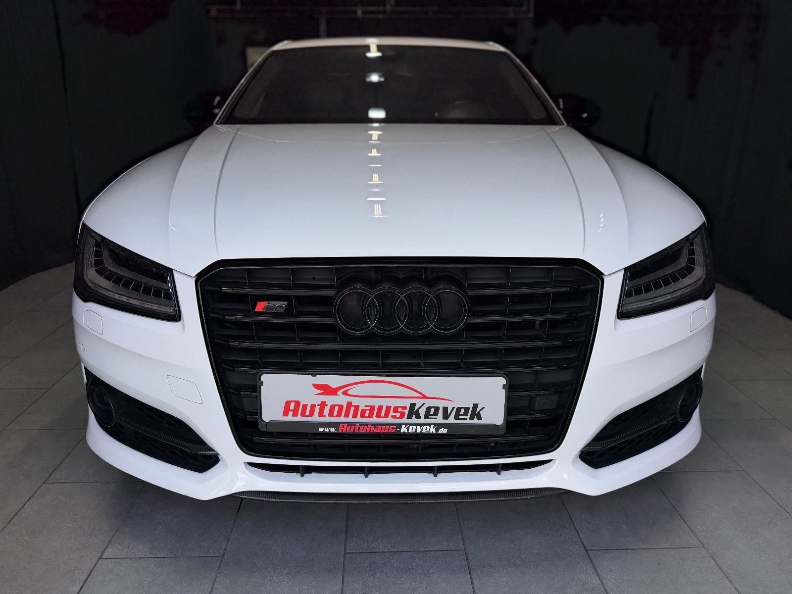 Fahrzeugabbildung Audi S8 4.0 TFSI quattro plus |KERAMIK|CARBON|MASSAGE