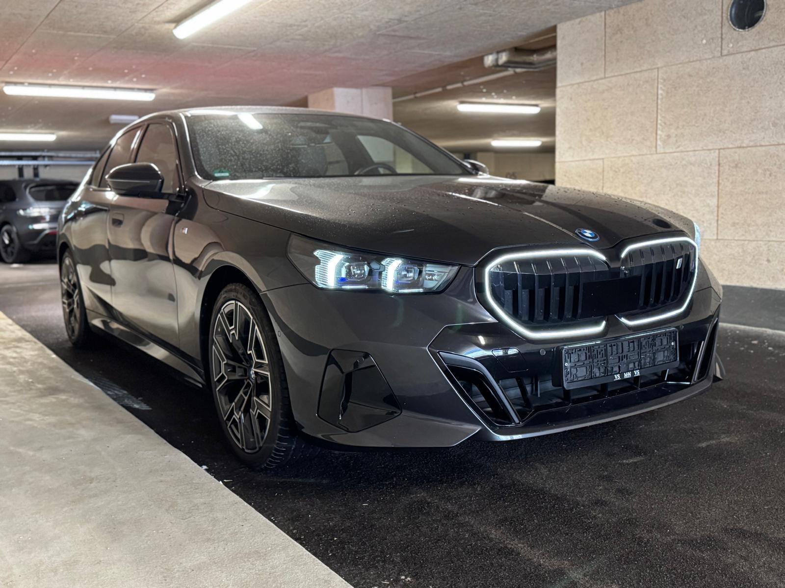 BMW i5 40xDrive M-Sport/360°/HUD/LENKRADHEIZUNG/PANO