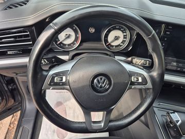 Volkswagen Touareg - 9