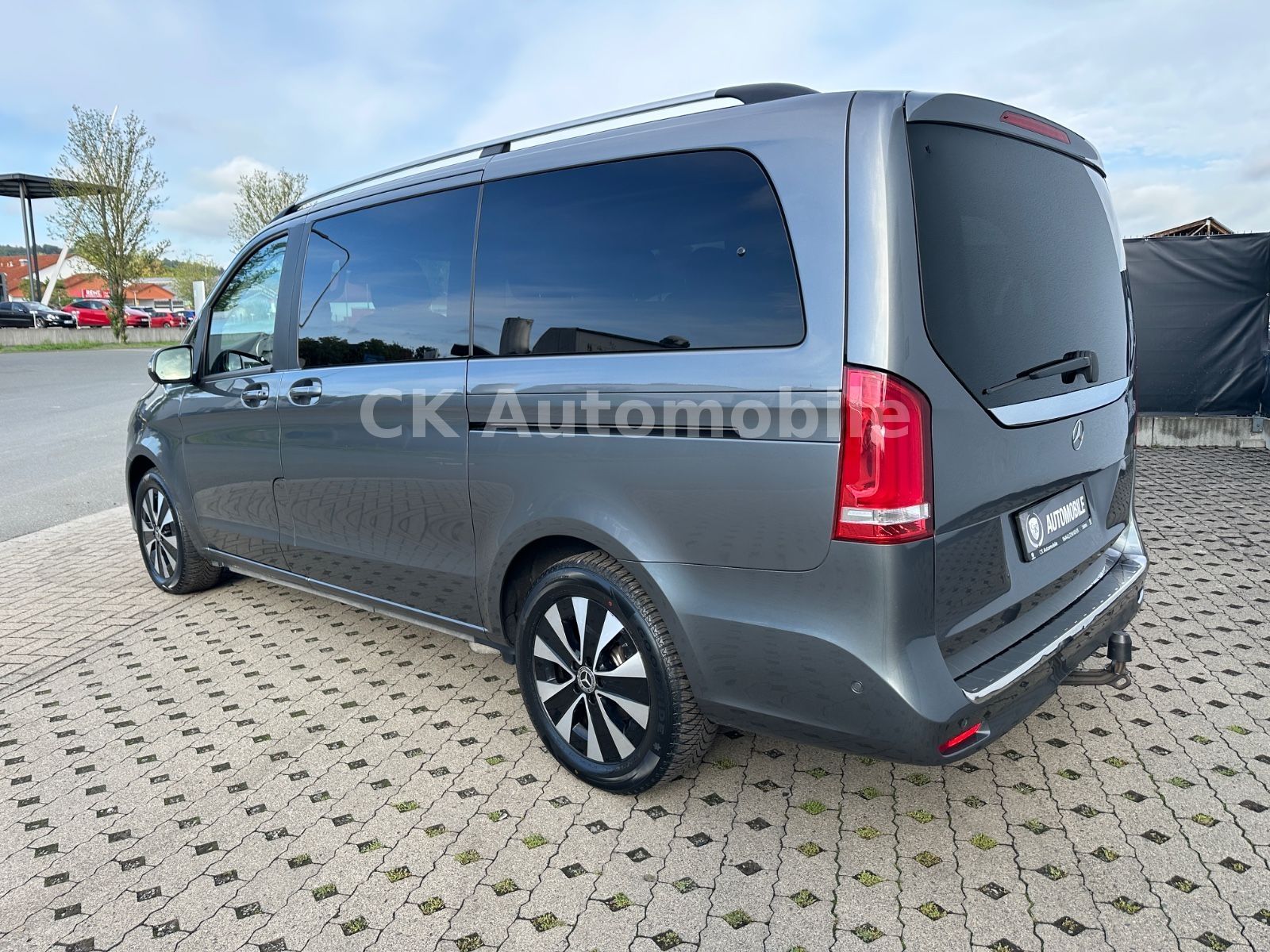 Fahrzeugabbildung Mercedes-Benz V 250d EDITION 4MATIC lang/7 Sitze/Navi/LED/AHK