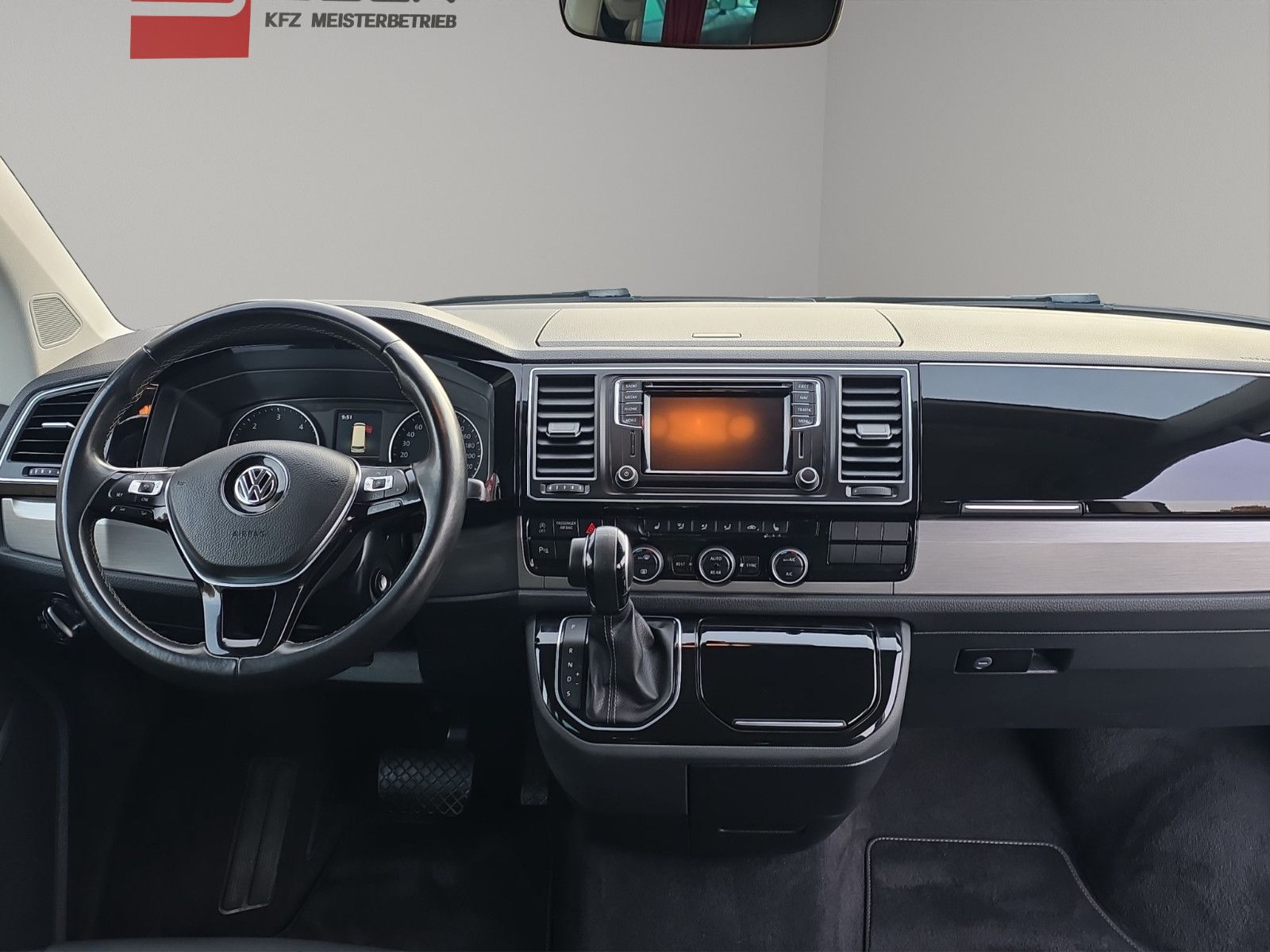 Fahrzeugabbildung Volkswagen T6 Multivan Generation Six+DSG+7 Sitze+AHK+LED