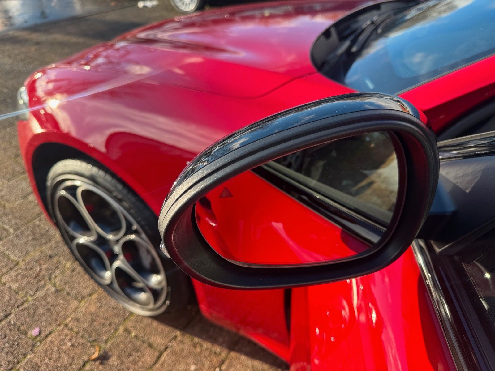 Fahrzeugabbildung Alfa Romeo Giulia Veloce 2.0 280PS Q4 Navi Kamera Memory