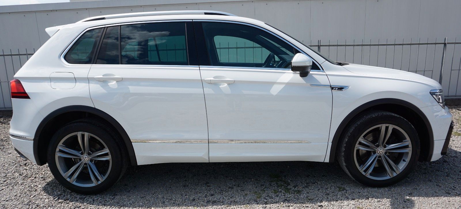 Fahrzeugabbildung Volkswagen Tiguan 4M R-Line Navi,LED,ACC,DCC,Kamera,Head Up