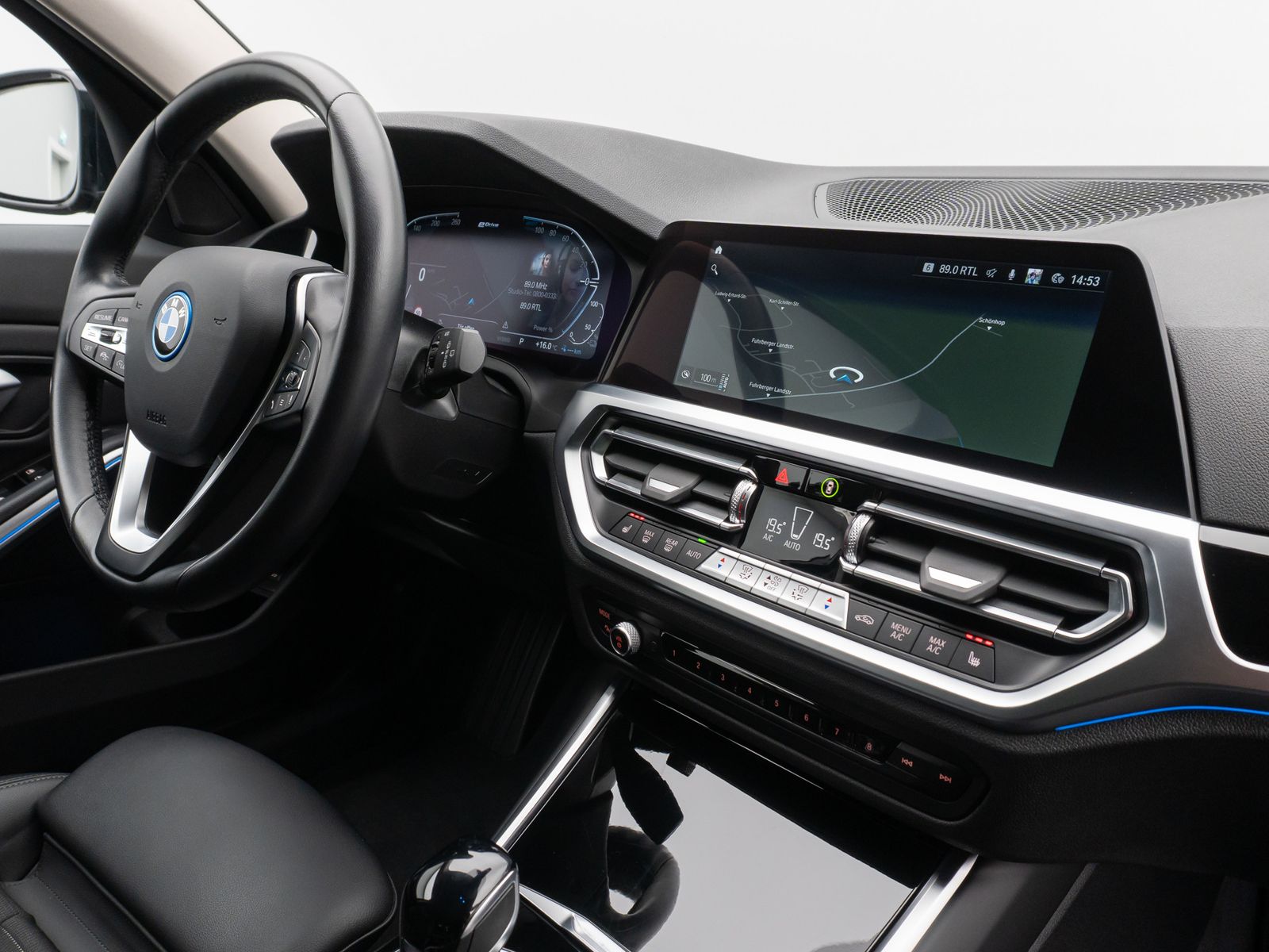 Fahrzeugabbildung BMW 330e Sport Line DAB HiFi WLAN Stop&Go PDC Alarm