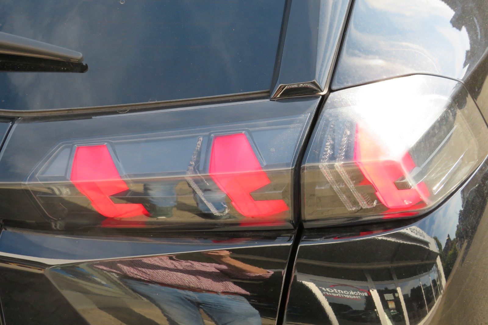 Fahrzeugabbildung Peugeot 2008 e- GT PANO NAVI KAMERA SITZH. PDC 1.HD