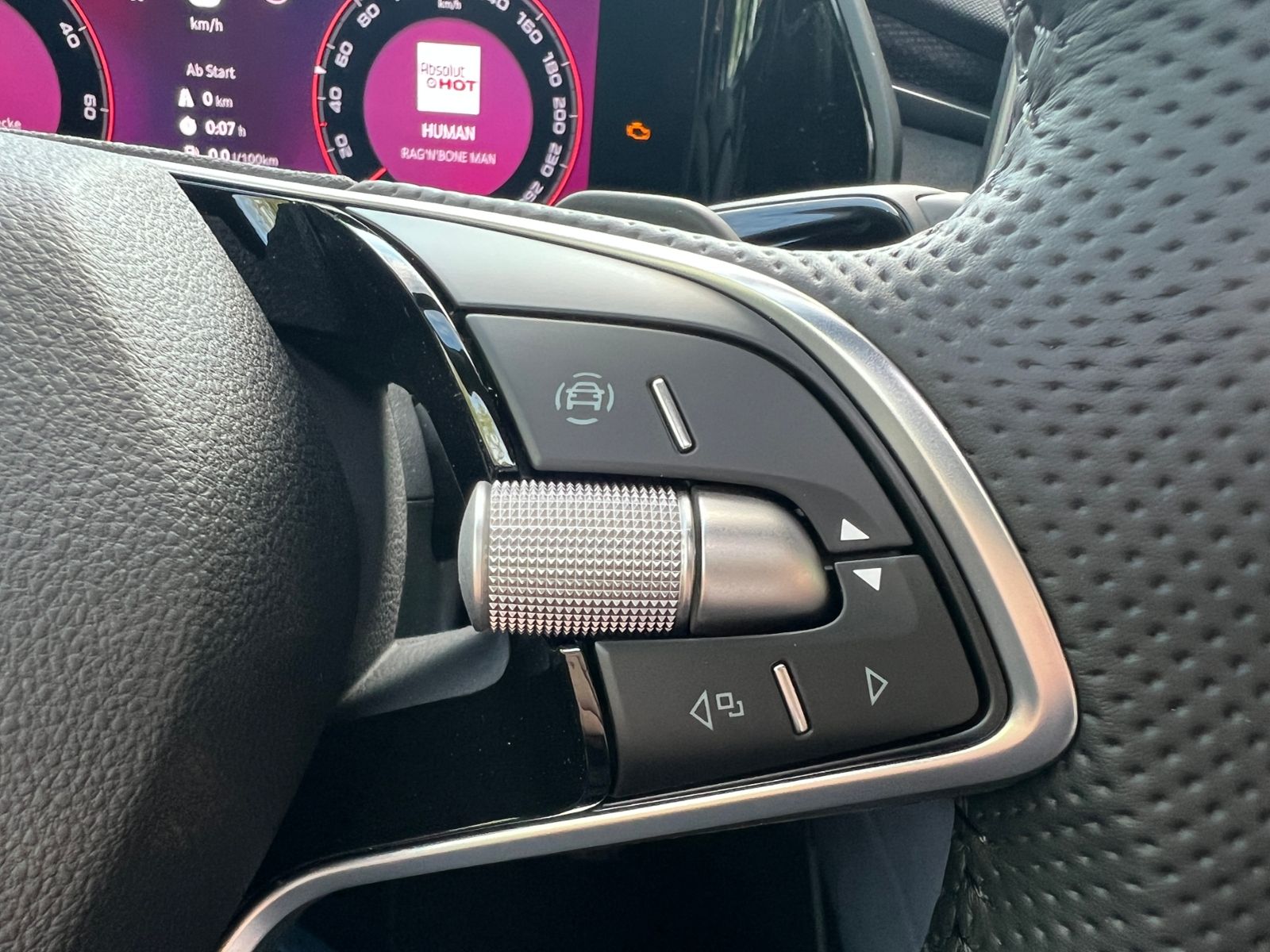 Fahrzeugabbildung SKODA Kodiaq Sportline 1.5 TSI IV DSG *LED, AHK, Navi,
