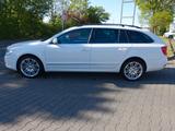 Skoda Superb Combi 2,0 TDI Elegance Pano Leder Navi - Skoda Superb aus 2012