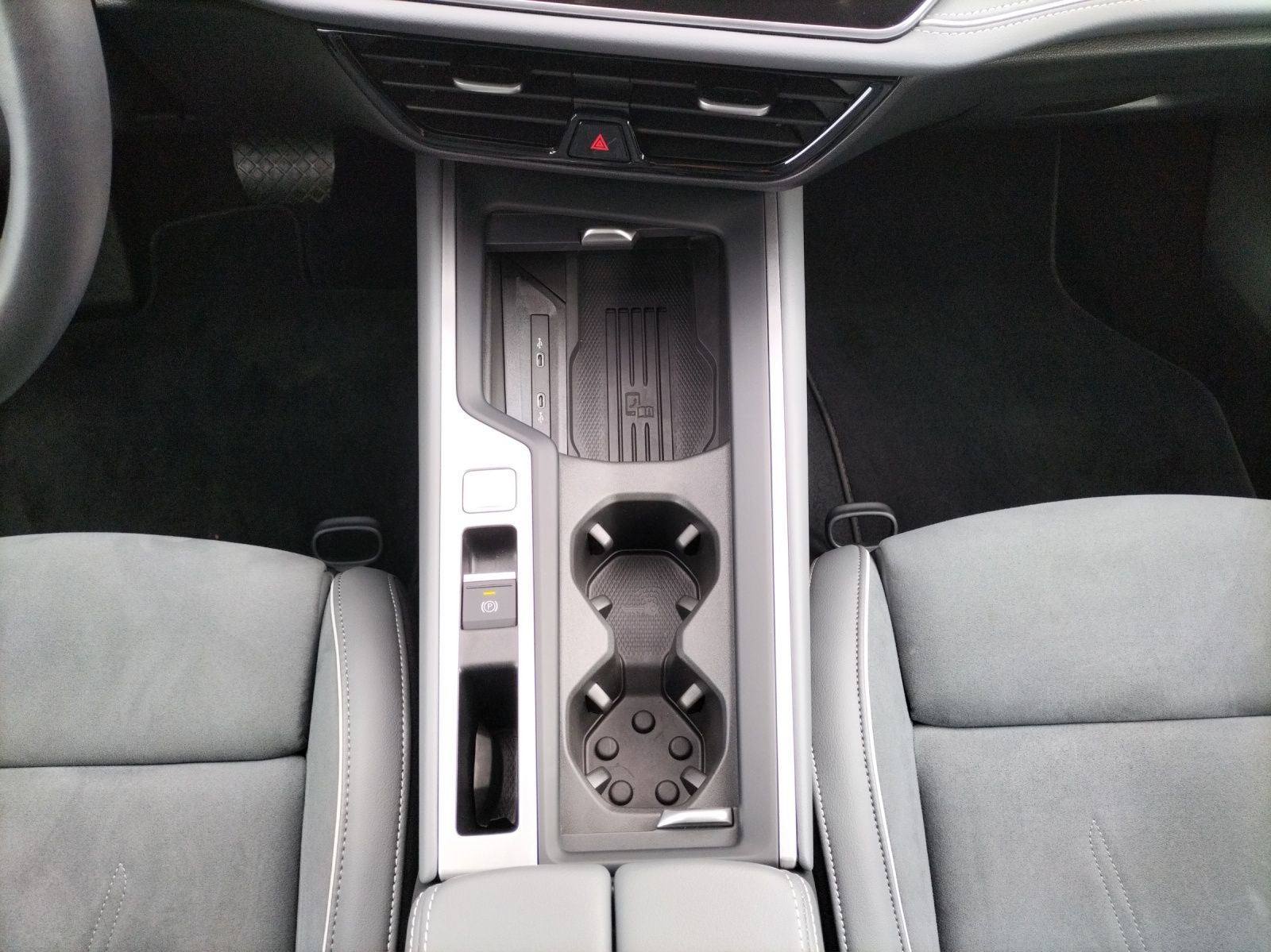Fahrzeugabbildung Volkswagen Passat Business eTSI DSG LED ACC AHK SHZ Massage