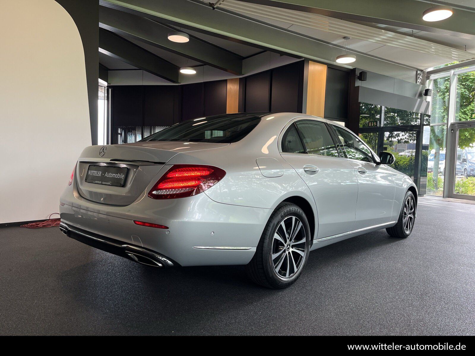 Mercedes-Benz E 220 d EXCLUSIVE LED/AHK/PANO/360°/Navigation foto 10