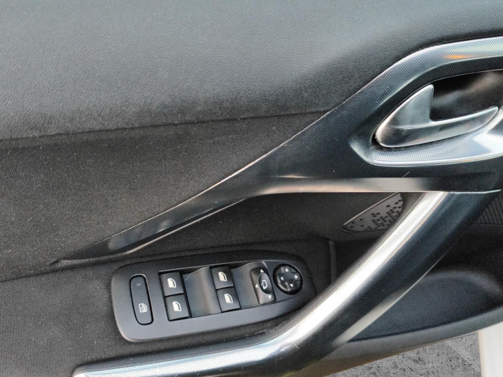 Fahrzeugabbildung Peugeot 2008 Allure*Automatik*Navi*Blth*LED*