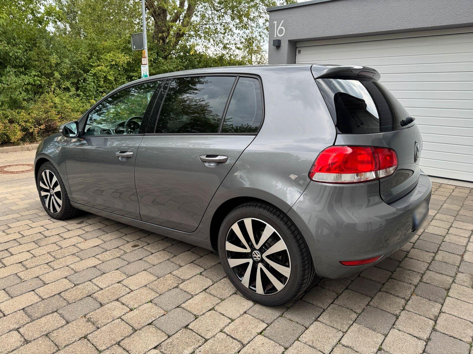 Volkswagen Golf 2009 — interior