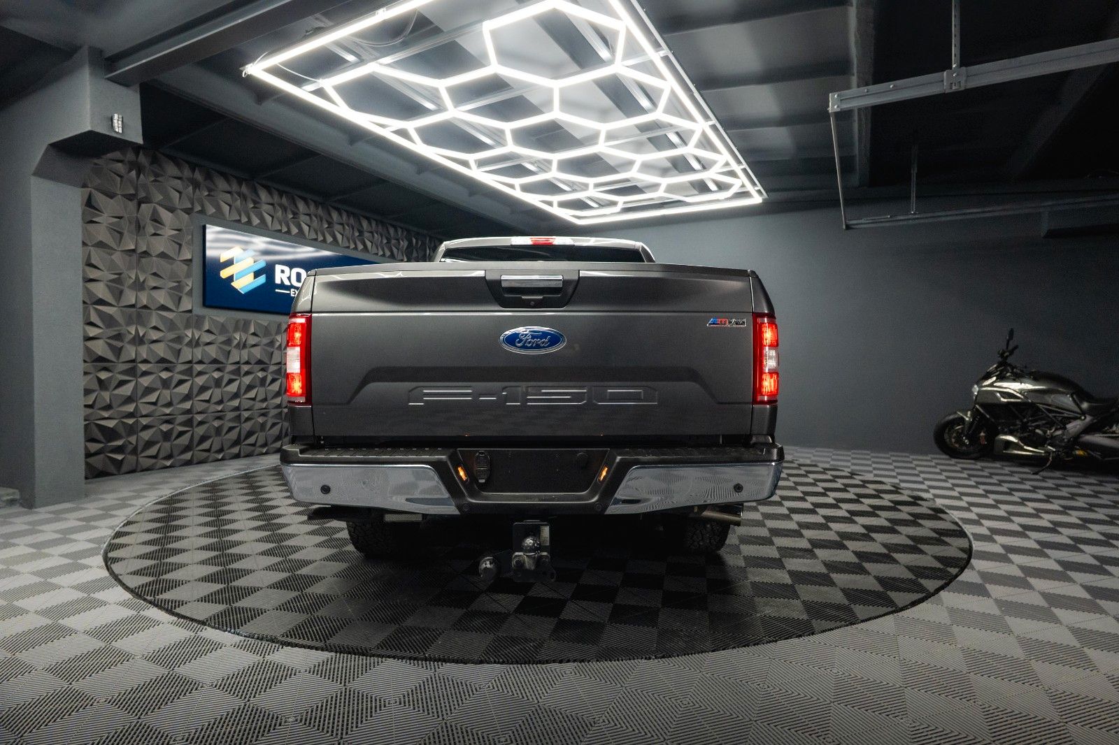 Fahrzeugabbildung Ford F150 5.0L V8 4x4 Offroad XLT SupCrew Unfallfrei