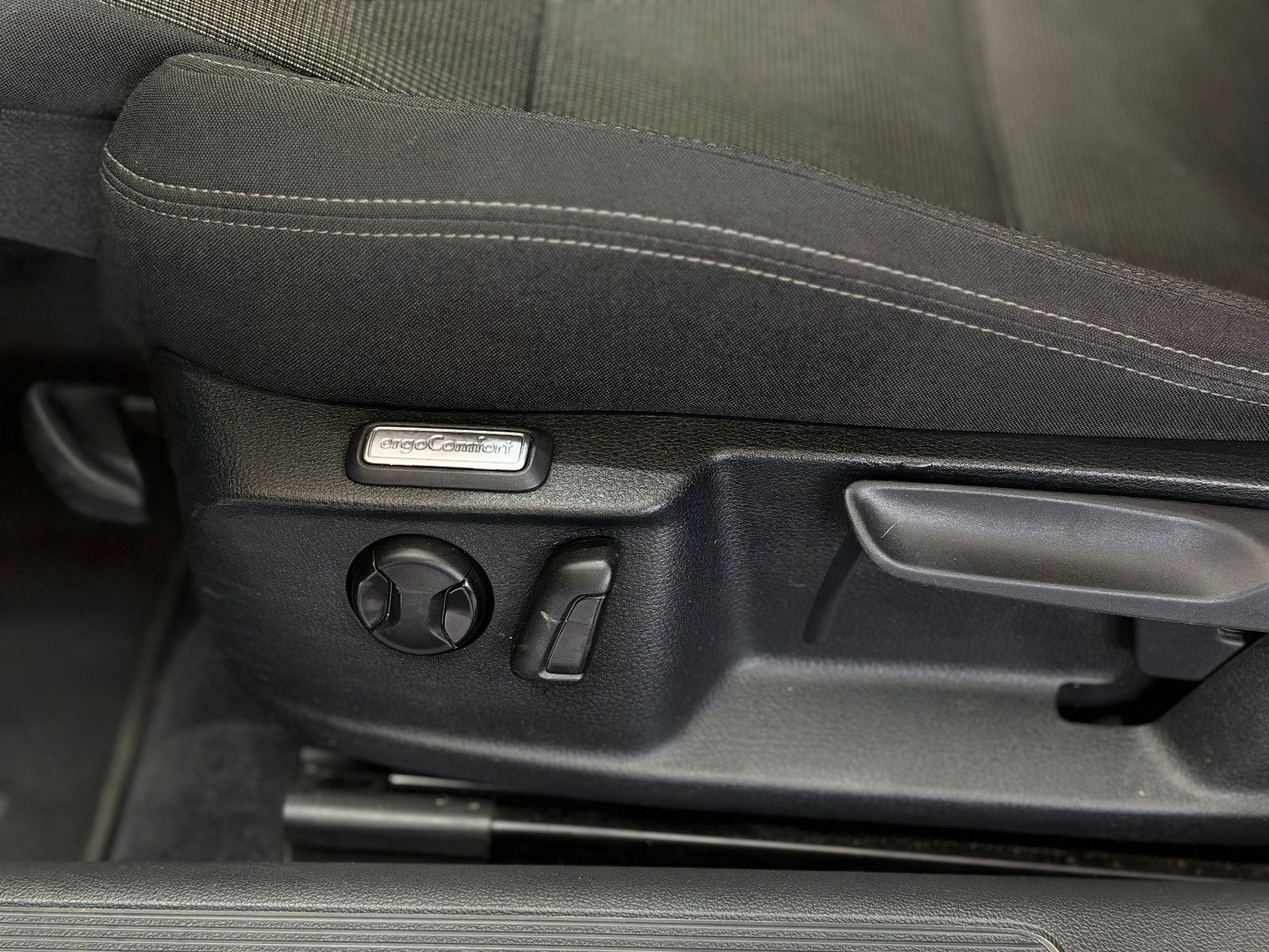 Fahrzeugabbildung Volkswagen Passat Variant Comfortline|NAVI|PDC|2-HD