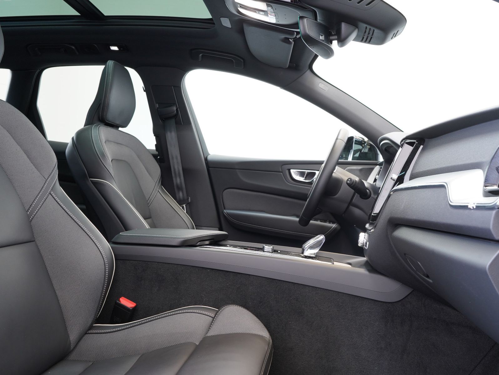 Fahrzeugabbildung Volvo XC60 B4 D AWD Plus Dark PANORAMA/LED/ACC/AHK