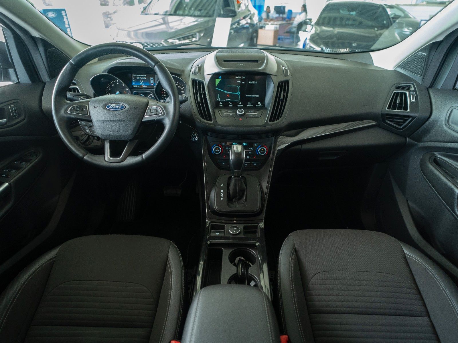 Fahrzeugabbildung Ford Kuga Titanium AUTOM./ALLRAD/NEUER MOTOR MIT 0 KM