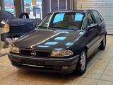 Opel Astra 1.6 16V Sport Oldtimer 130 000 km - Opel aus 1995