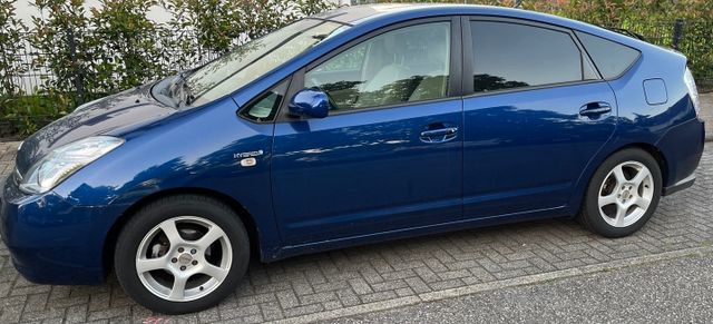 Toyota Prius 1.5-l-VVT-i Sol inkl. Travel-Paket Sol...