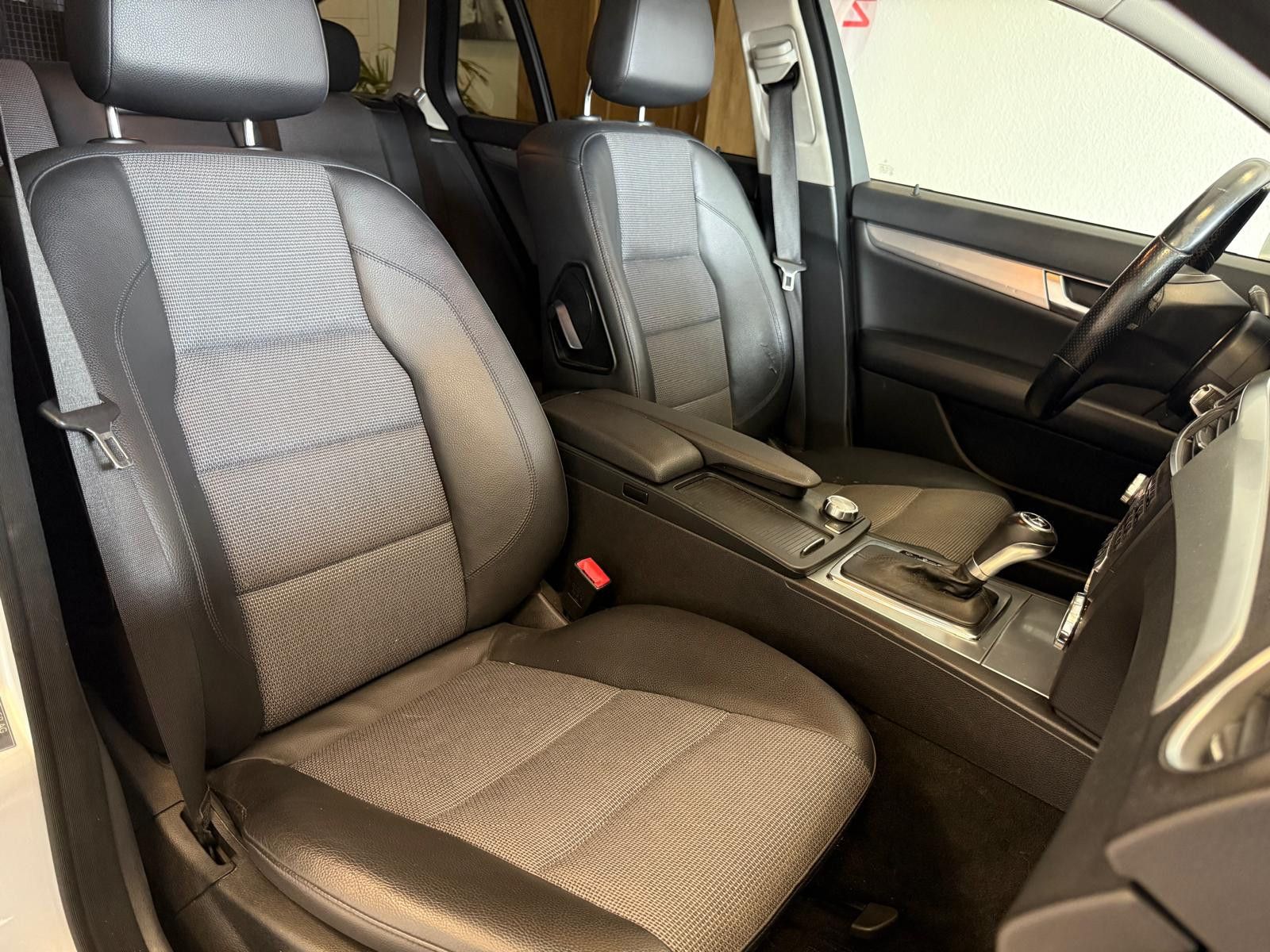 Fahrzeugabbildung Mercedes-Benz C 250 C -Klasse T-Modell/Navi/Klima/Tempomat