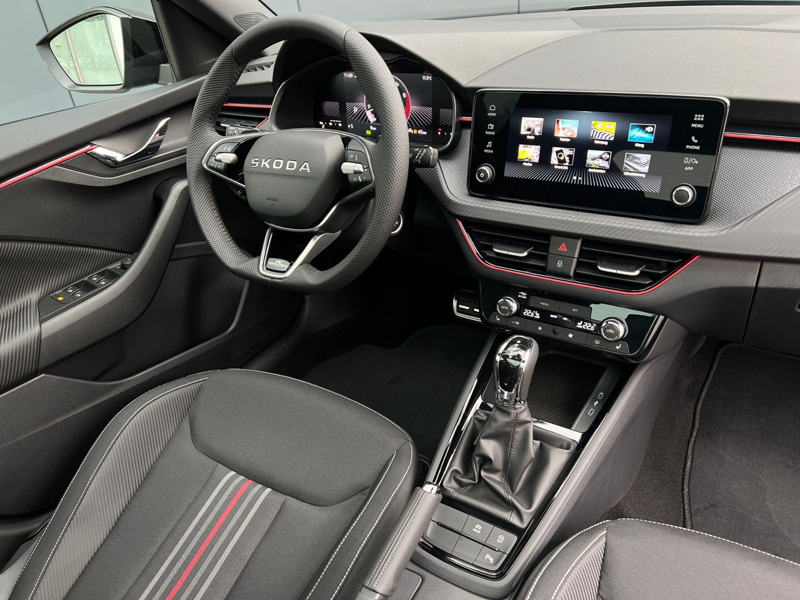 Fahrzeugabbildung SKODA Kamiq Monte Carlo 1.5 TSI DSG *Garantie, LED, AH