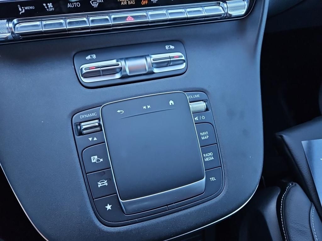 Fahrzeugabbildung Mercedes-Benz V 300 AVG Lang 7 Sitze STHZ DISTRONIC 2,5tAHK AR