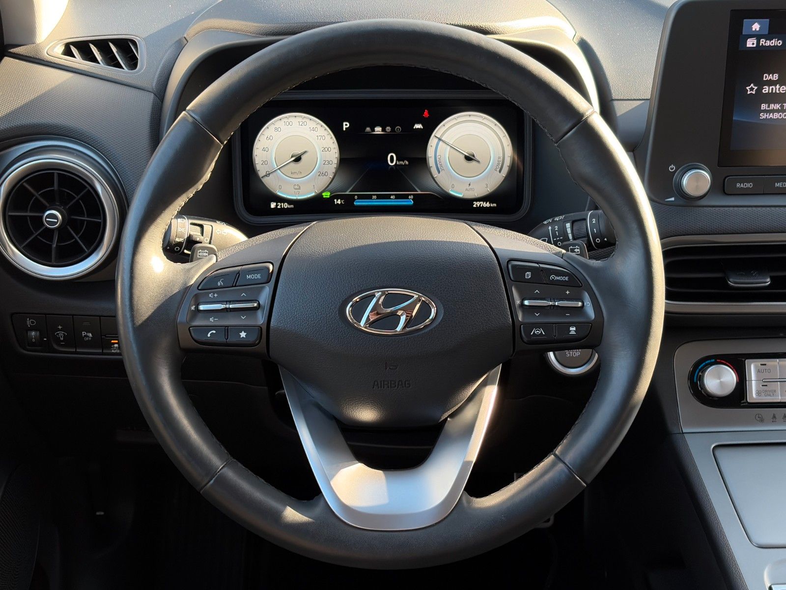 Fahrzeugabbildung Hyundai KONA E Select 39kW ACC LKA LFA CarPlay SHZ LHZ