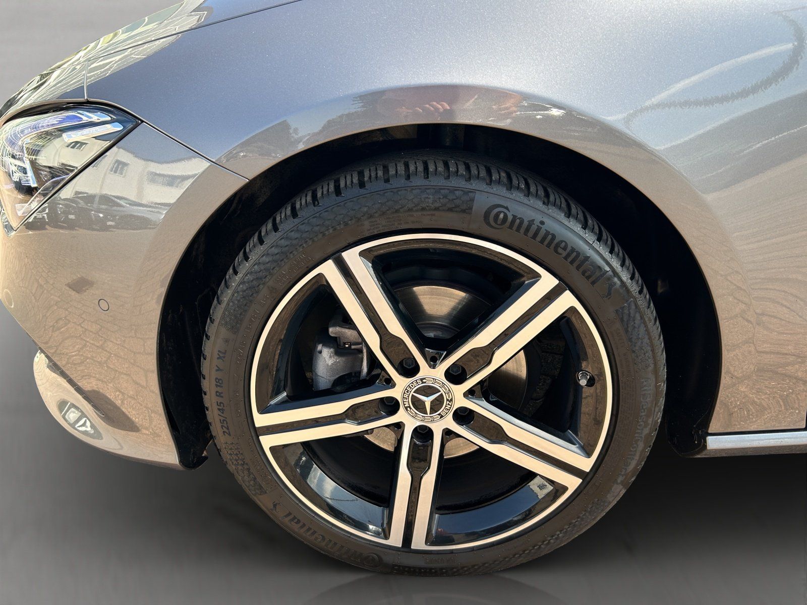 Fahrzeugabbildung Mercedes-Benz CLA180 SB Preog DISTRO HighEndMBUX Busin AHK LED