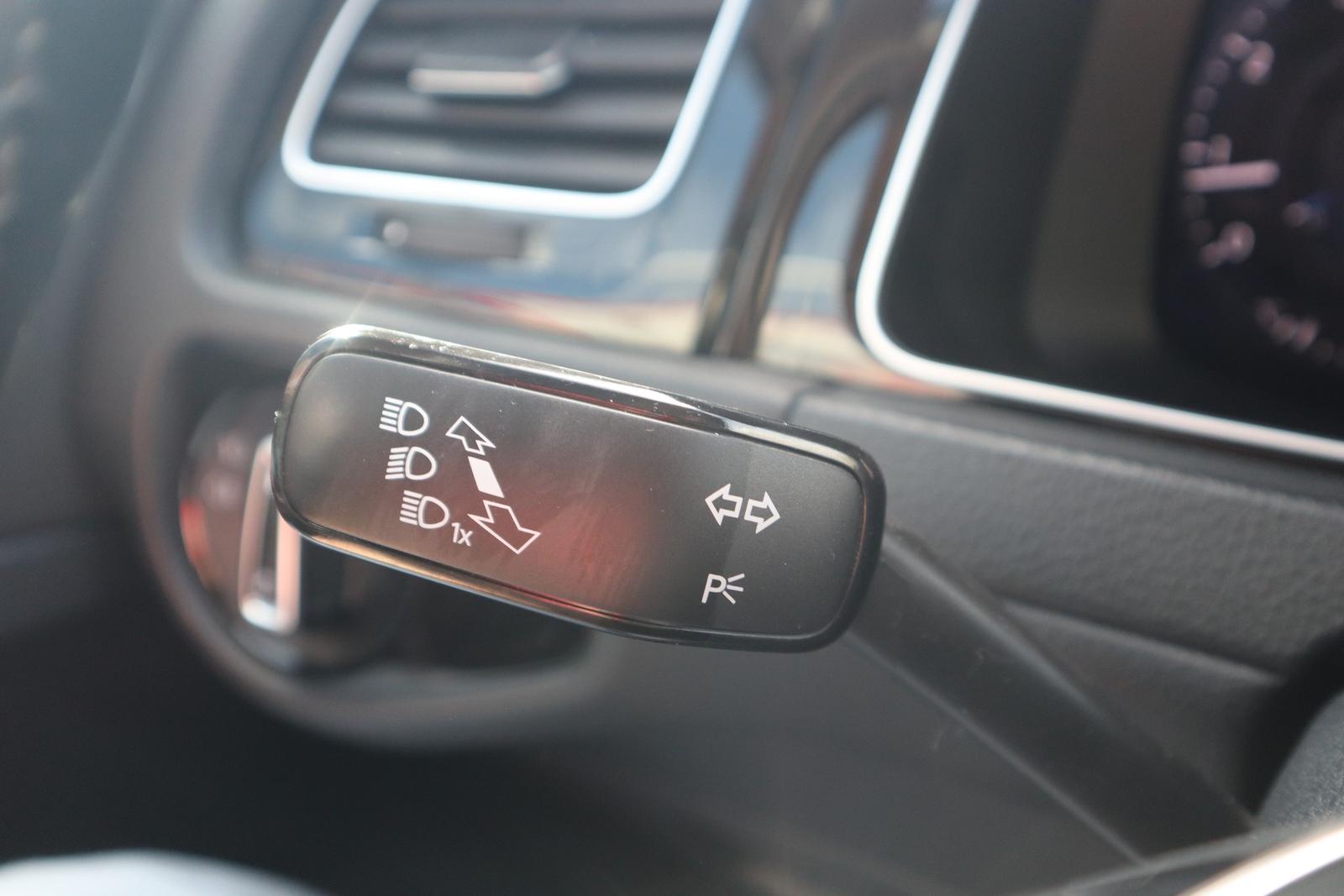 Volkswagen Golf VII Variant 1.5 TSI Highline ACC AHK LED