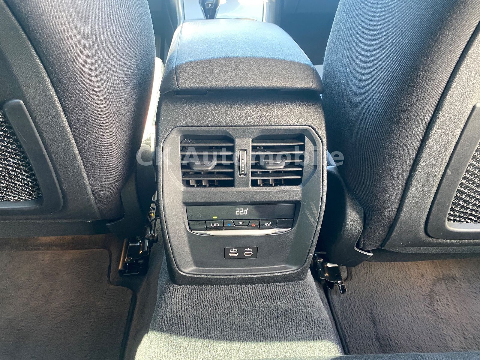 Fahrzeugabbildung BMW 318d Touring Advantage/LiveCockpit/Navi/Laser/AH