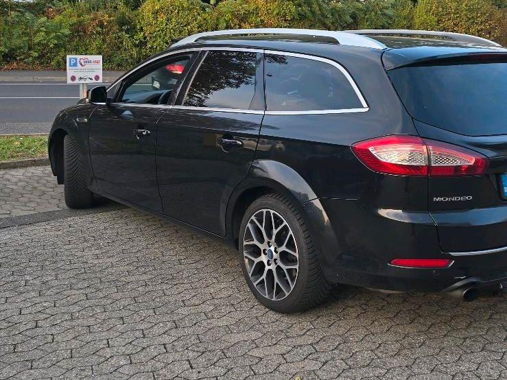 Ford Mondeo 2012 — rear view