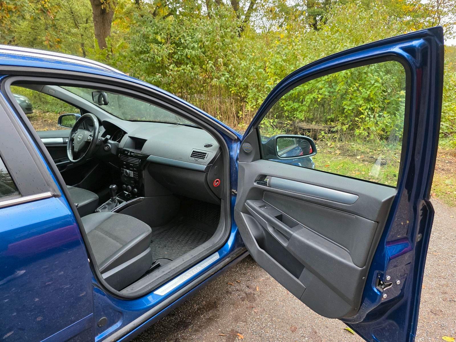 Opel Astra 2009 — photo 10