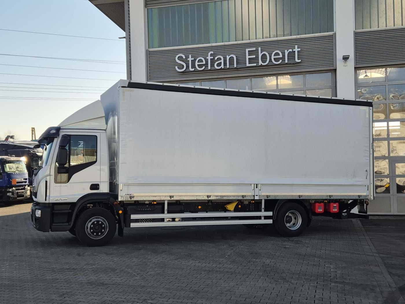 Fahrzeugabbildung Iveco Eurocargo ML160E28/P LBW Bär Schiebeplane AHK