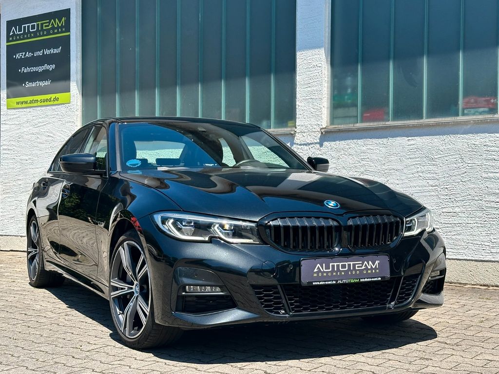 BMW 330 — hlavná fotografia