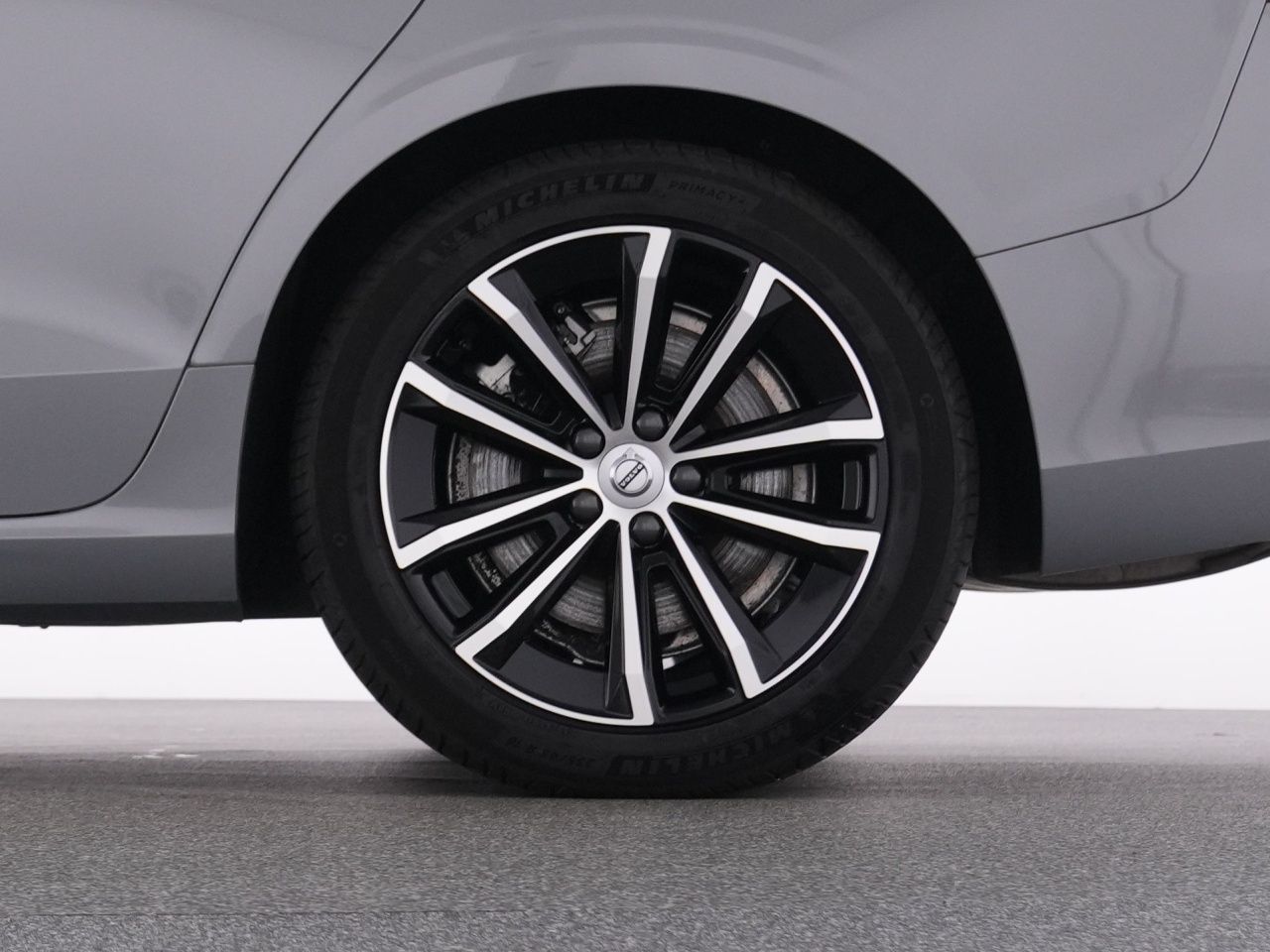 Volvo V60 T8 Recharge Plus Dark+AHK+WINTERPAK+LM18 foto 21
