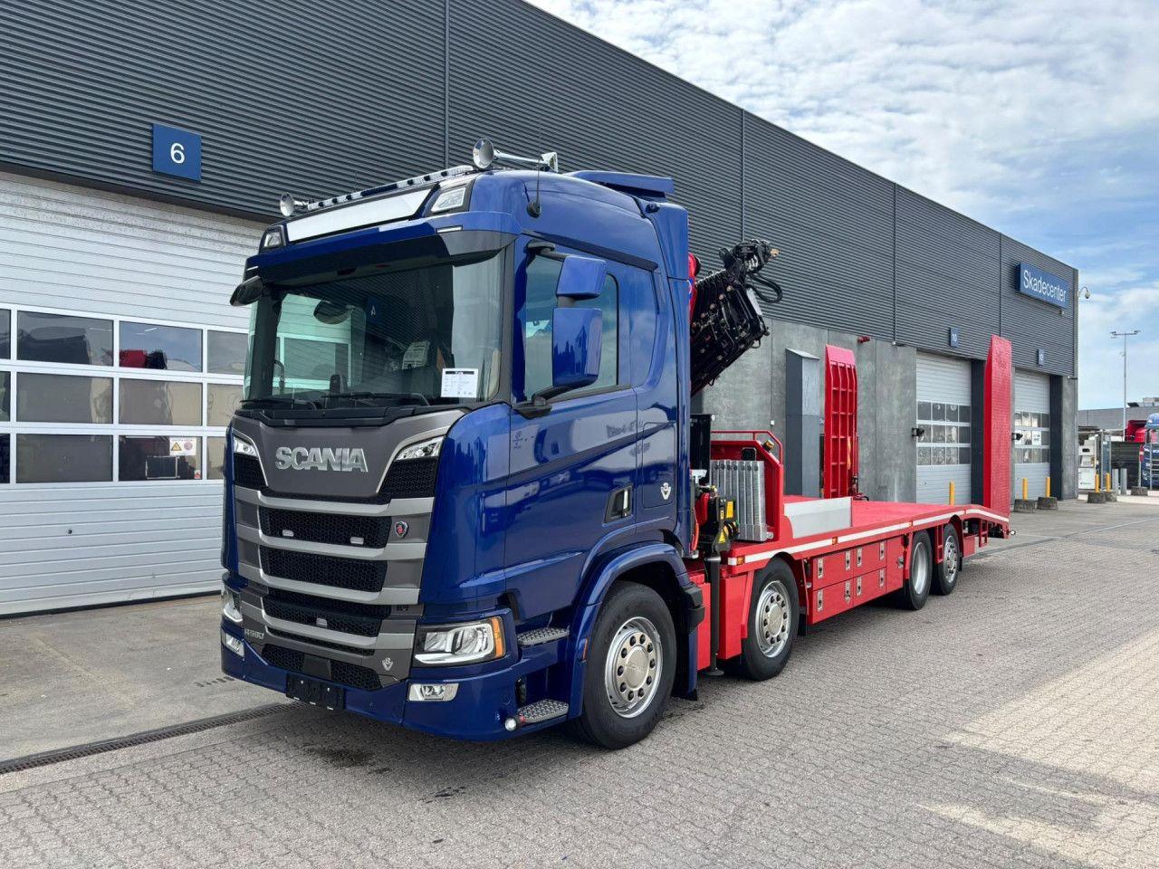 Scania R 590 B8x2*6NB Crane + machine transporter body