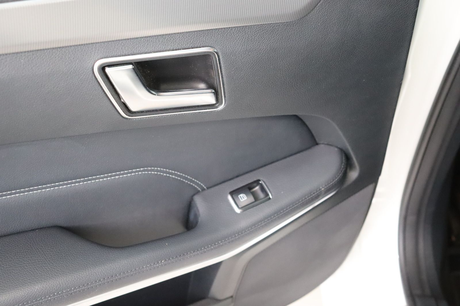 Fahrzeugabbildung Mercedes-Benz E 200 BlueTEC * LED * Navi * HU 03.2028 Avantgar