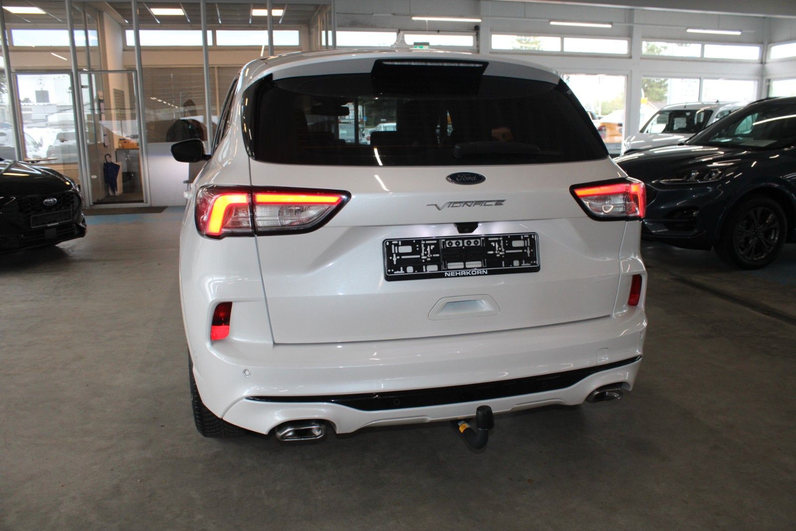 Fahrzeugabbildung Ford Kuga Vignale Aut. AWD LED AHK HUD 2xCAM B&O uvm.