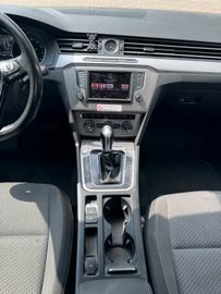 Volkswagen Passat - 11