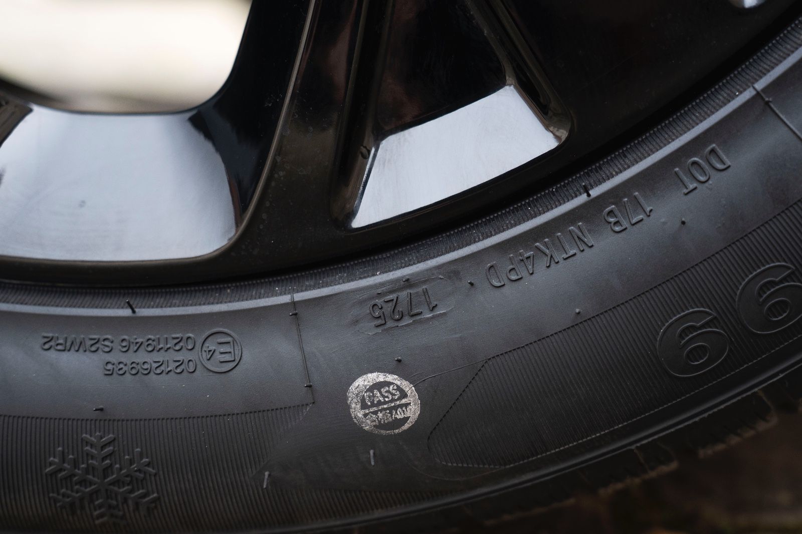 Fahrzeugabbildung Ford Explorer 3,5l 4x4 Sport KAM 6SITZER M+S ACC AHK