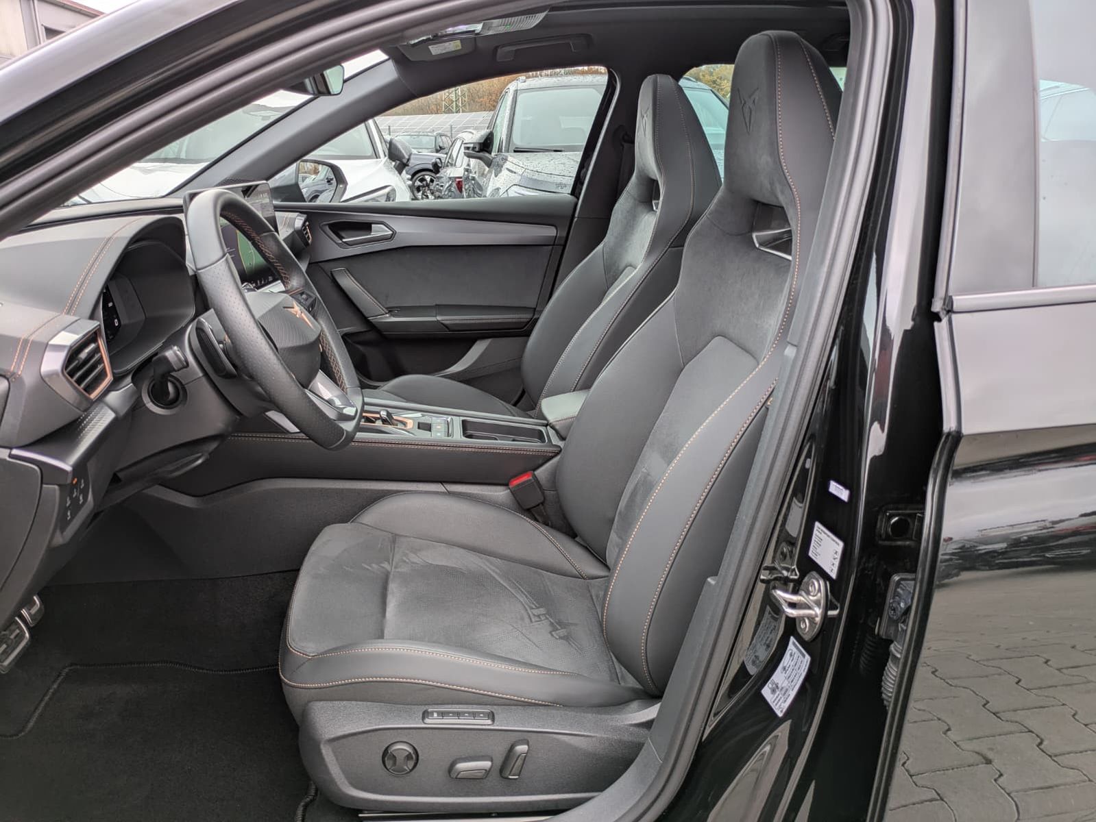 Fahrzeugabbildung CUPRA Leon 1.5 eTSI *PANO*ALCAN.*Drive2*ACC