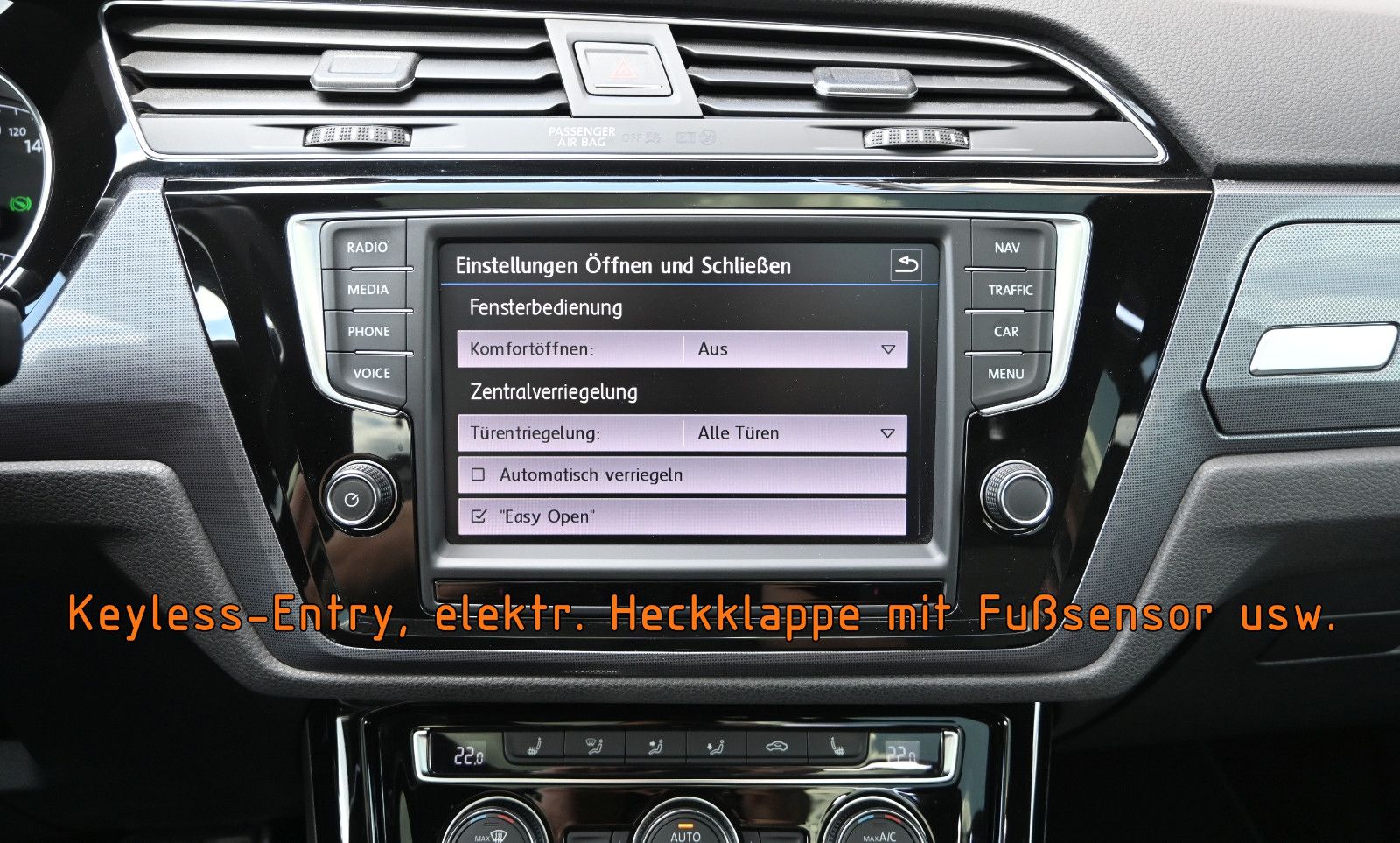 Fahrzeugabbildung Volkswagen Touran 2.0 TDI DSG R-Line °ACC°AHK°PANORAMA°KAM°