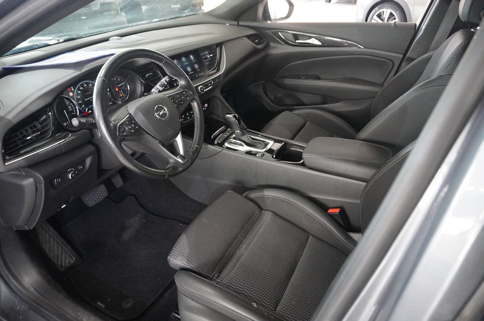 Fahrzeugabbildung Opel Insignia B ST 2.0D ELEGANCE NAVI/LED/KAMERA/AHK