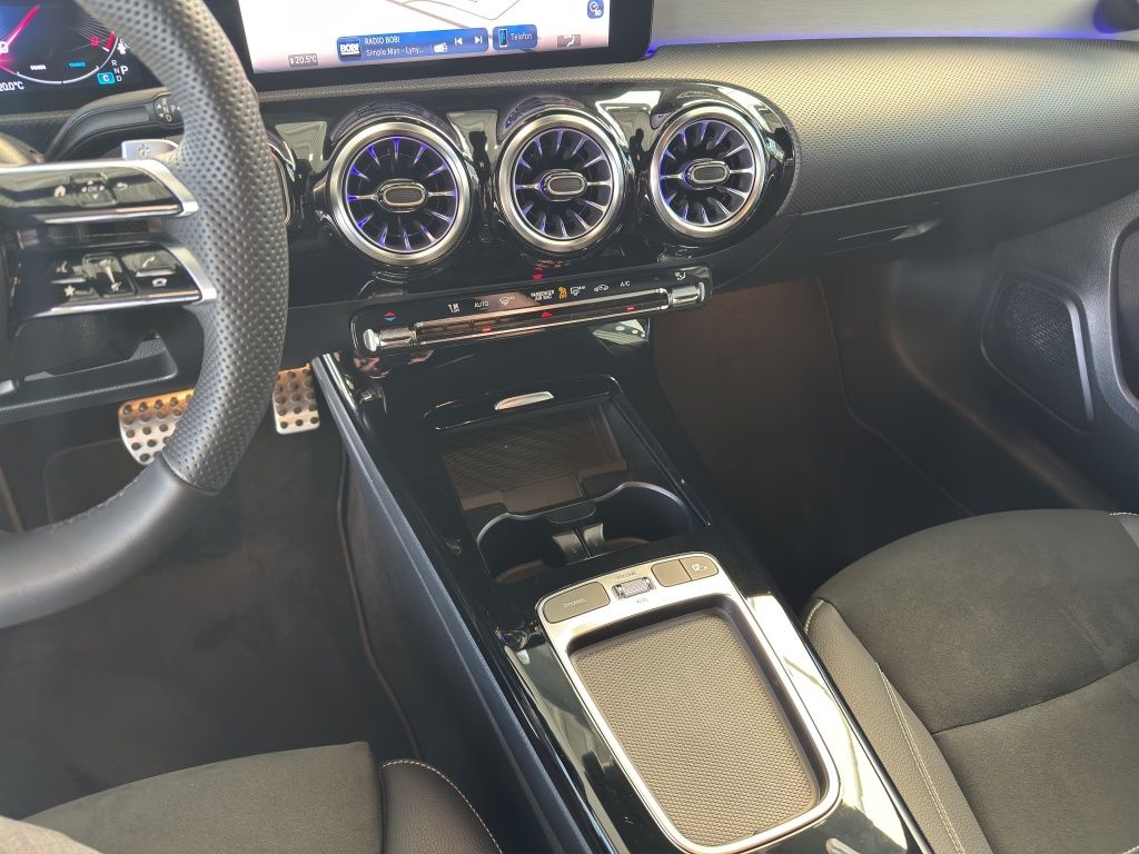 Fahrzeugabbildung Mercedes-Benz A 200 AHK*LED*PDC*ParkAss*Sportp.*SpurH*SpurW*LM