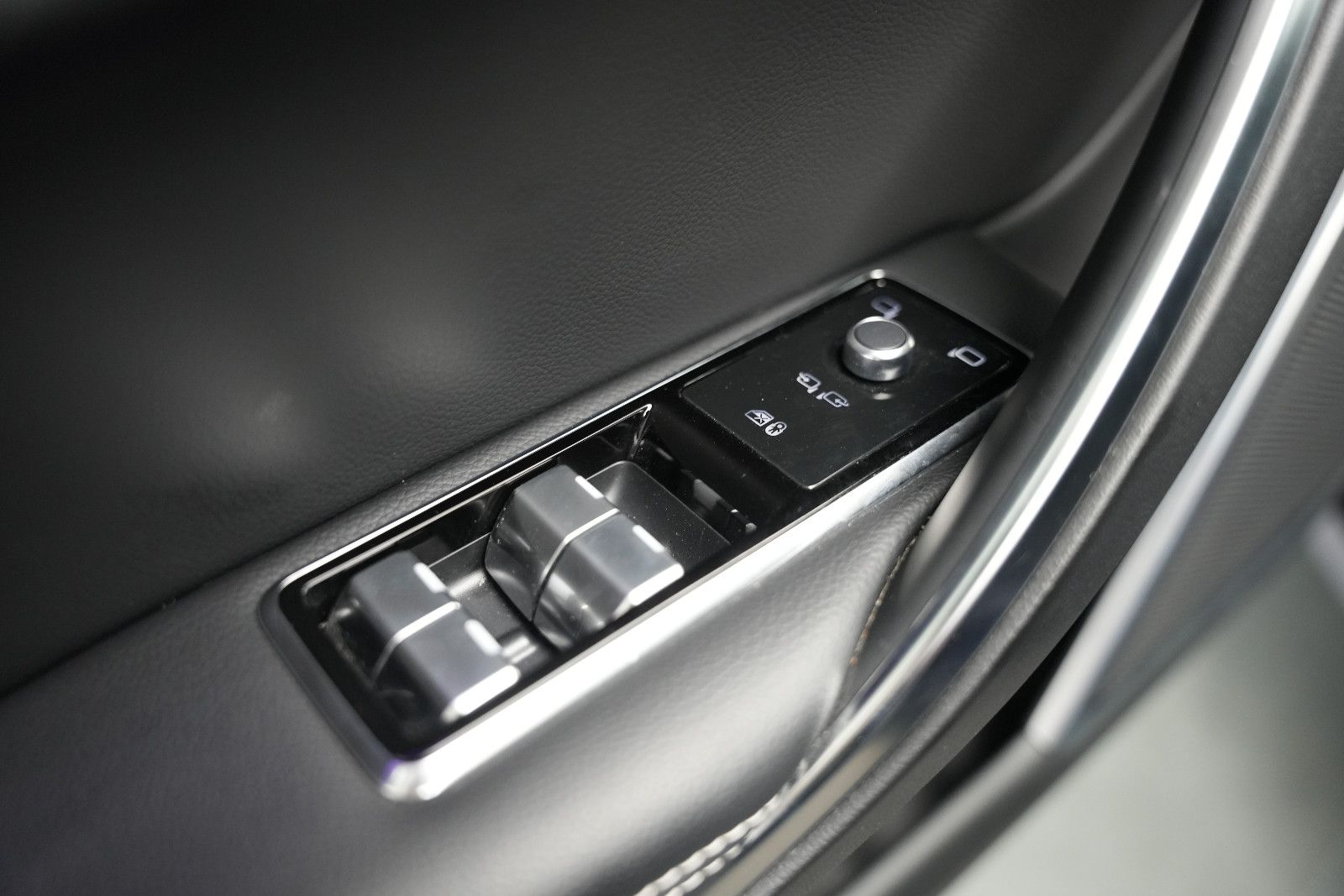 Fahrzeugabbildung Jaguar XF Sportbrake R-Dynamic SE AWD/PANO/KAM/MERIDIAN