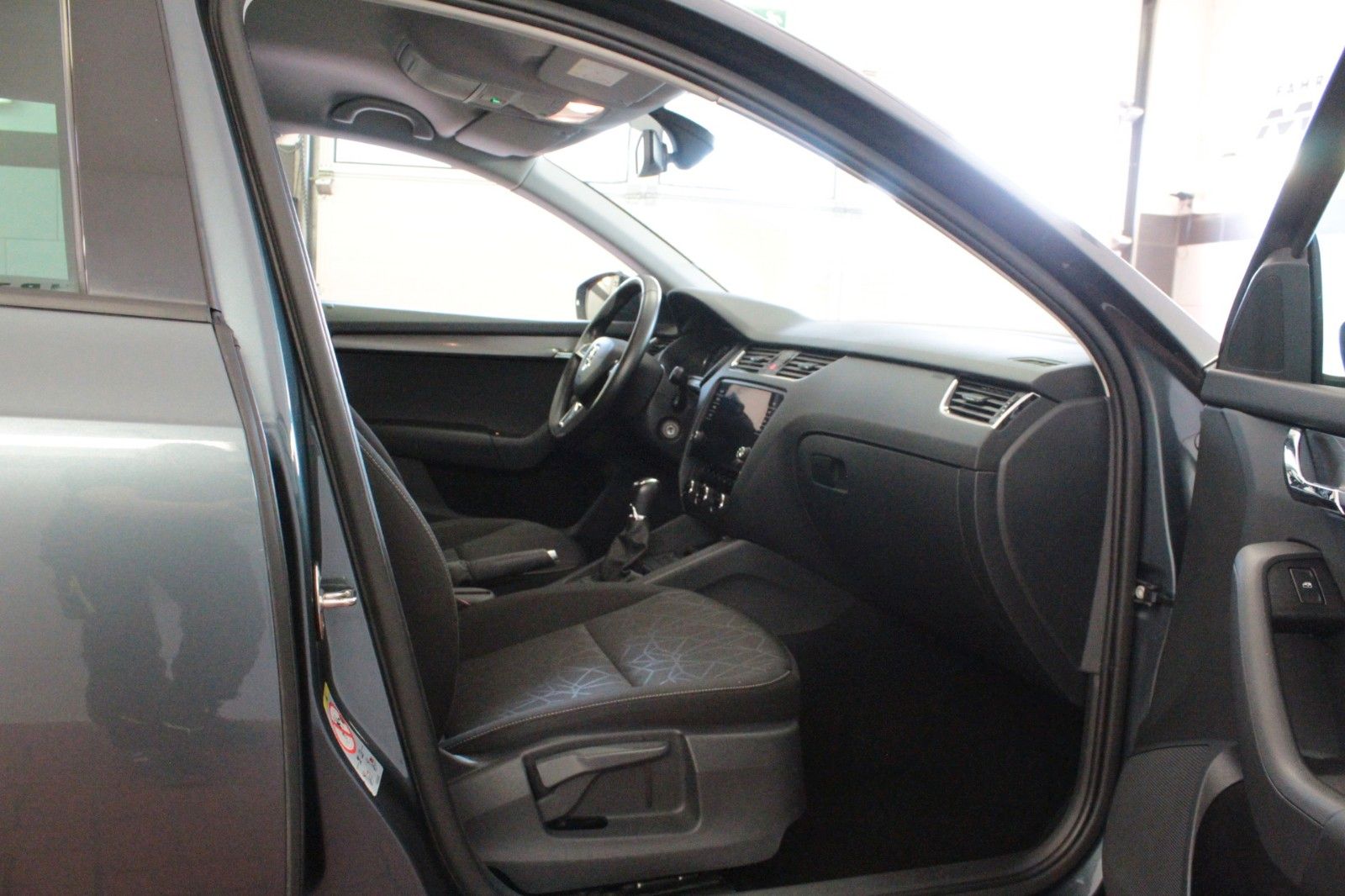 Fahrzeugabbildung SKODA Octavia 1.6 TDI CLEVER Combi  Navigation