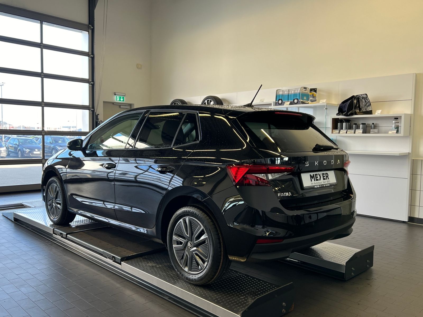 Fahrzeugabbildung SKODA Fabia TOUR 1.0 TSI DSG *Navi,ACC,Sitzheizung*