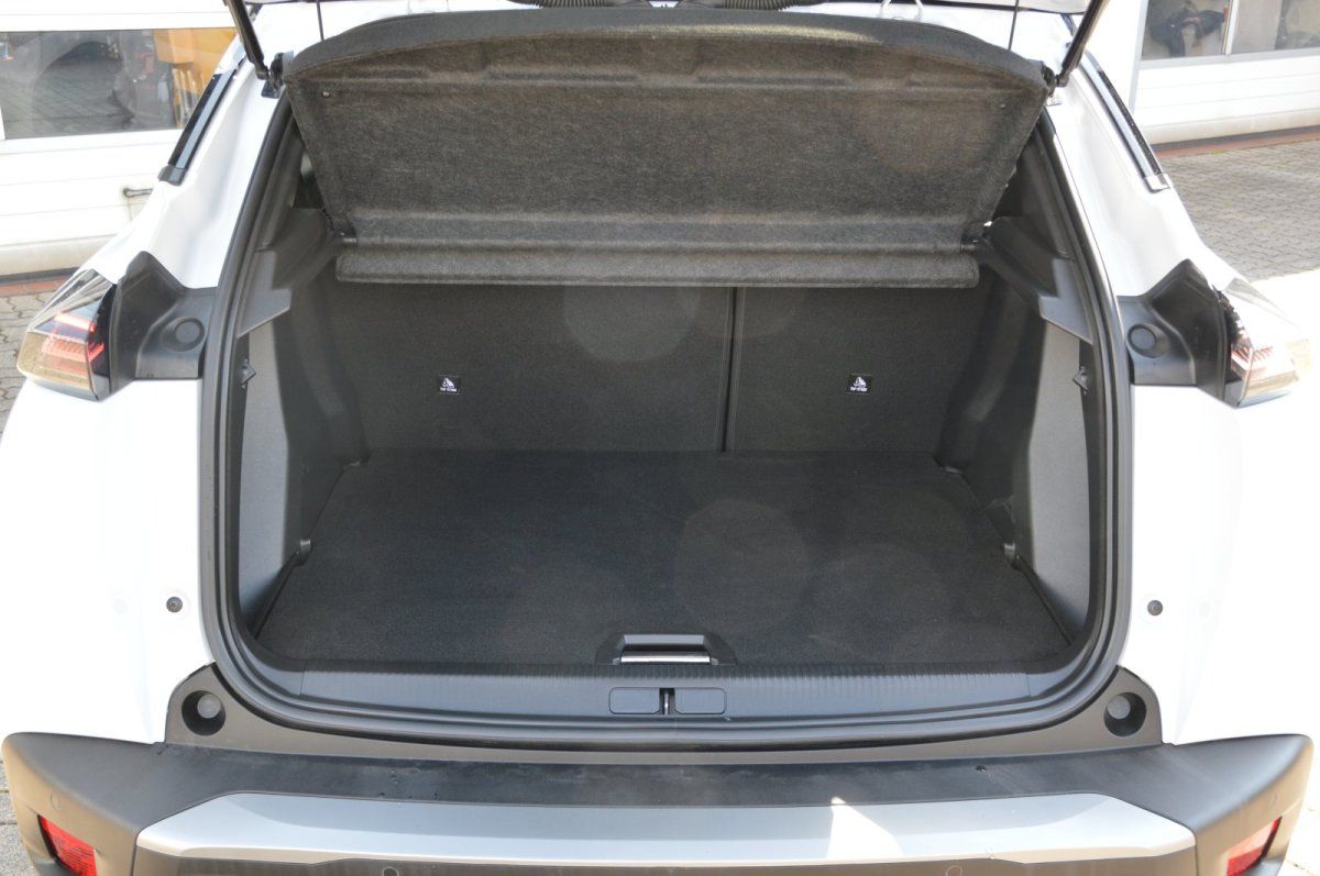 Fahrzeugabbildung Peugeot 2008   GT LED Shz Navi Alu