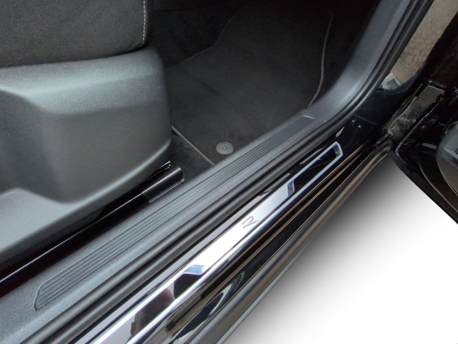 T-Cross 1.5 TSI DSG R-Line MATRIX+NAVI