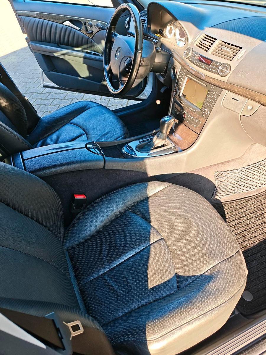 Mercedes-Benz E320 2004 — photo 15