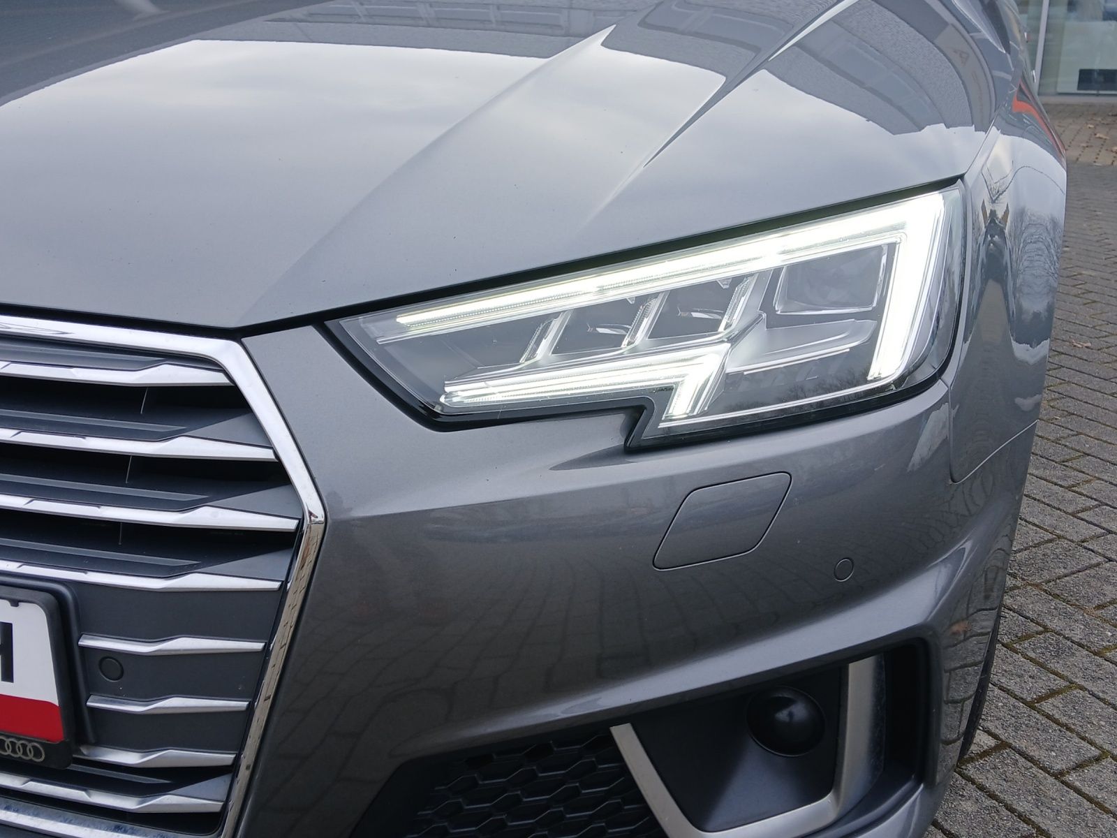 Fahrzeugabbildung Audi A4 Avant 45 TDI sport quattro S-Line Matrix Navi