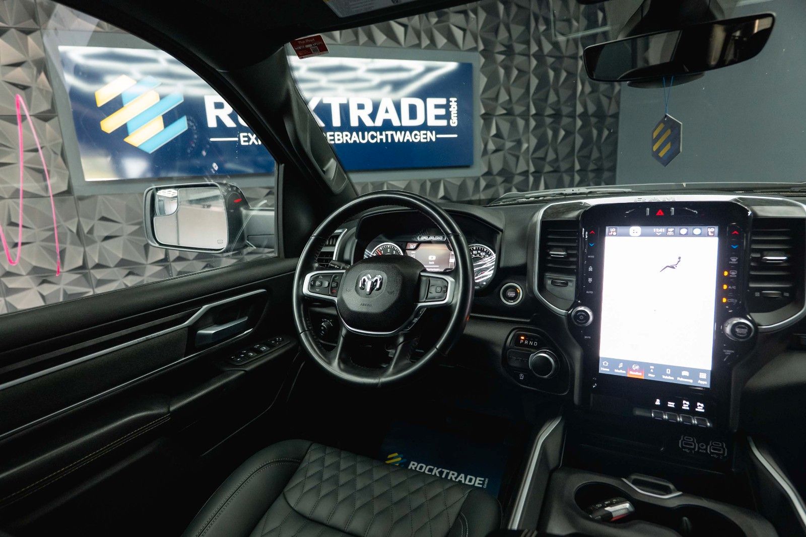 Fahrzeugabbildung Dodge RAM 5.7 V8 HEMI OFFROAD Night Limited 19% LED